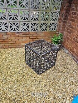 Art de jardin en métal rustique - Cube ornemental