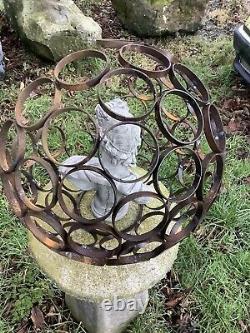 Metal Rusty Garden Modern Art Sphère Ouverte Avec Pierre Apollo Bust Ornament Steel
