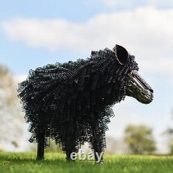 Sculpture de jardin de luxe en métal tordu de mouton en noir